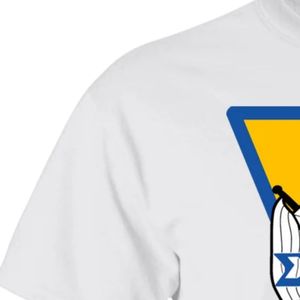 เสื้อยืดสีขาว รอยัลบลู โกลด์ ซิกมา แกมมา โร พิมพ์ลายกราฟิกตัวอักษรกรีก แขนสั้น คอกลม ลายตราสัญลักษณ์ สำหรับกลุ่มพี่น้อง  สวมใส่สบายๆ - Product Image 5
