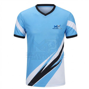 Maillots et shorts de football personnalisés professionnels, durables, 100% polyester, écologiques et respirants pour un confort et des performances optimaux - Product Image 4