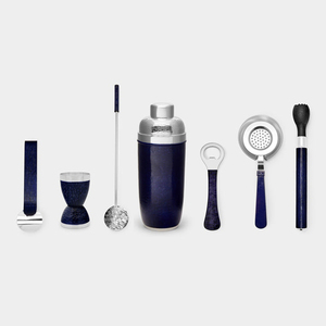 Coctelera azul y plateada texturizada con un distintivo acabado bicolor. Artículos de bar elegantes diseñados para una recepción impresionante - Product Image 6
