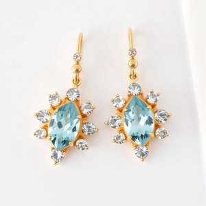 Vente en gros de boucles d'oreilles pendantes longues en argent sterling 925 avec topaze bleue hydro, plaquées or 18 carats et serties de zirconiums cubiques, bijoux fins, cadeau pour elle - Product Image 5