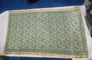 En gros, Foulard en coton vert émeraude olive à imprimé floral artistique et bordure dorée, Paréo Sarong pour femme, Cache-cou pour la mode de villégiature - Product Image 6