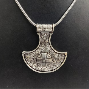 Colgante Tribal TP007 de Plata 925 con Patrón Inspirado en Arcos, 15.1 Gramos, Joyería Clásica Unisex para Uso Diario - Product Image 3