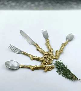 Ensemble de couverts Fusion moderne, vaisselle en laiton et en acier avec une élégance minimale pour une salle à manger contemporaine. - Product Image 6