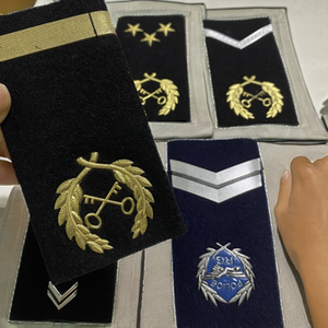 Al por mayor, epaulettes de hombro de metal hechos a mano personalizados, parches bordados con cuentas para accesorios de uniforme de piloto - Product Image 4