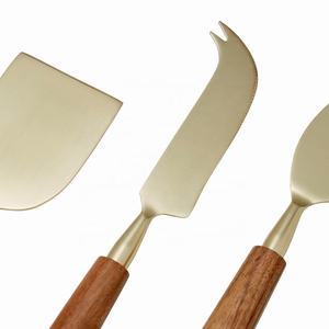 Service à fromage de luxe en acier inoxydable avec manche en bois fait à la main Set à fromage de haute qualité Argent mat - Product Image 3