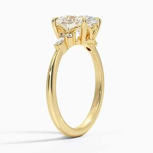 Bague de fiançailles fantaisie en or jaune à taille ovale avec moissanite, style mignon pour femme - Product Image 4