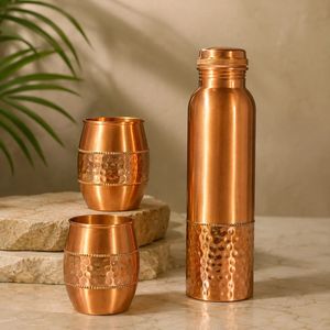 Bouteille d'eau en cuivre martelé double finition, classique, avec 2 verres réutilisables, pour voyage, maison, bureau, col arrondi, ensemble portable - Product Image 3