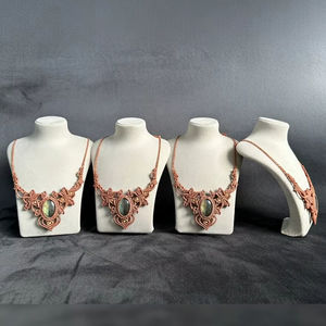 Collier statement en macramé complexe en labradorite, fait main, avec perles d'imitation en forme de fleur, pour soirée, bijoux minimalistes HARI OM - Product Image 1