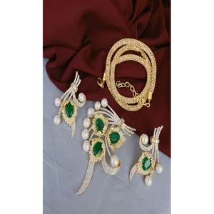 Conjunto de Collar y Pendientes de Latón con Baño de Oro y Circonitas de Calidad Premium, Glamuroso, para Bodas, para Mujeres, Estilo Hindú - Product Image 1