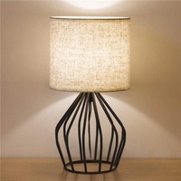 Lampe de table rustique en métal avec abat-jour en lin blanc cassé, lampe de chevet LED pour la décoration de chambre à coucher et de chambre d'hôtel