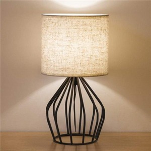 Lámpara de Mesa Rústica de Metal con Pantalla de Lino Color Blanco Hueso, Luz LED para Escritorio y Mesita de Noche, Ideal para Decoración de Dormitorios y Habitaciones de Hotel - Product Image 1