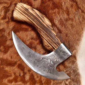 Hacha Tomahawk con hoja de acero forjado, cortador de pizza, hacha de supervivencia con mango de madera de fresno, cabeza con diseño decorativo. - Product Image 4