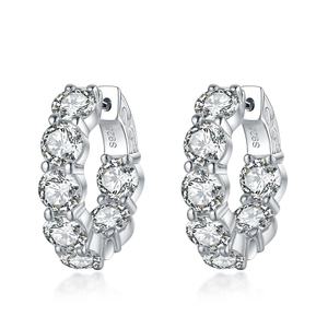 Pendientes de Aro de Plata de Ley 925 con Circonita Blanca y Engaste de Garra, Clásicos Redondos con Diamantes de Moissanita, Ideales para Regalo de Boda o Fiesta - Product Image 1