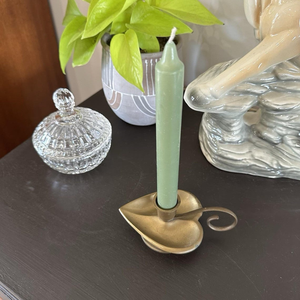 Chandelier en laiton en forme de cœur de 6 pouces, style Cottagecore rustique, support pour bougie conique, accessoire d'éclairage - Product Image 5