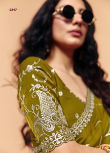 Sari de seda con bordado de lentejuelas pesadas y ribetes, el más hermoso y atractivo, para mujeres indias, fabricado en Surat. - Product Image 2