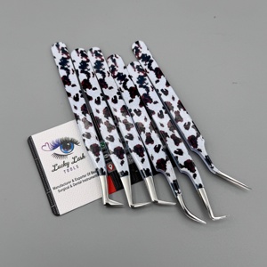 Pinzas Profesionales para Pestañas Lucky Lash Tools, de Acero Inoxidable con Diseño de Guepardo, Punta Suave, Precisión y Volumen, Antiestáticas - Product Image 1