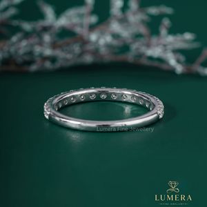 แหวนเพชรทรงกลมคลาสสิกสำหรับผู้หญิง LUMERA ตัวเรือนทองคำขาว ประดับเพชรธรรมชาติรับรองโดย IGI - Product Image 6