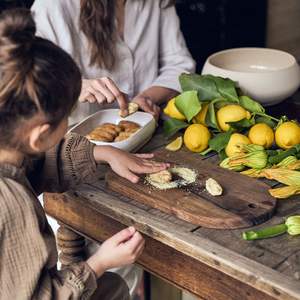 Planche à découper rectangulaire en noyer professionnelle - Non toxique, facile à nettoyer, passe au lave-vaisselle - Product Image 3