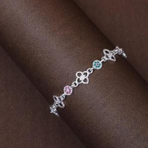Pulsera de eslabones de plata fina chapada en rodio con diseño elegante para uso casual, fiestas, bodas y como joyería de moda. - Product Image 2