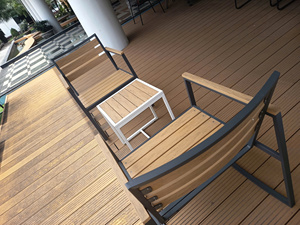 Mesa Auxiliar Moderna para Patio Exterior Resistente a la Intemperie con Estructura Metálica con Recubrimiento en Polvo y Tablero de PS - Product Image 6