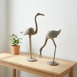 Par de Esculturas de Grullas Metálicas Hechas a Mano con Acabado Envejecido, Figuras Minimalistas de Aves para Decoración de Mesa - Product Image 6
