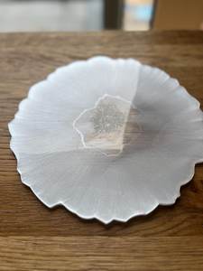 Bandeja de Servir de Resina Blanca Plateada con Diseño de Geoda, Hecha a Mano y Pintada a Mano, Decoración de Lujo para Bodas, Compromisos y Hogar, para Mesa de Centro - Product Image 4