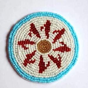 Elegante Posavasos Bordado con Cuentas y Detalles Hechos a Mano, con un Atractivo Decorativo para el Hogar - Product Image 5