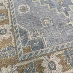 Tapis tissé à la main turc en laine/soie aux motifs floraux modernes, éco-responsable, antidérapant, résistant à la saleté, adapté aux animaux domestiques, 1 pièce - Product Image 1