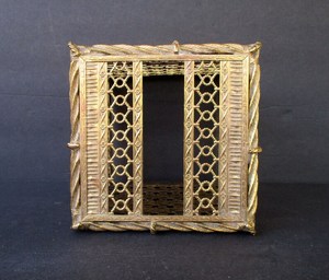 Boîte à mouchoirs carrée en métal doré vintage, ton or élégant - Product Image 1