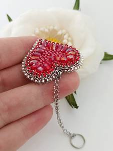 Pendentif cœur brodé et perlé : Breloque porte-clés rouge - Product Image 1