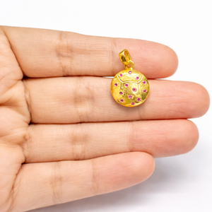 Colgante delicado hecho a mano de plata de ley 925 con circonita cúbica rubí, piedra de nacimiento de julio, para ella. - Product Image 1