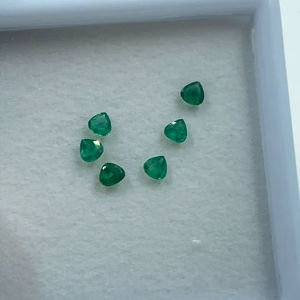 Esmeralda Zambiana de la Mejor Calidad, Corte Trillón, Gema Verde Natural, 0.78 Quilates, 3.50MM, Colgante de Joyería Fina - Product Image 1