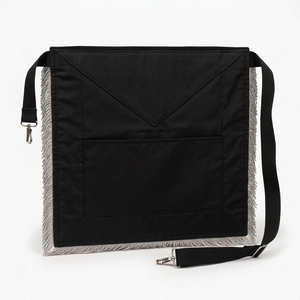 Tablier maçonnique personnalisé SMART SHINE ENTERPRISES MP-17 en velours noir, broderie argentée, motif œil et carré G, franges, style classique - Product Image 6