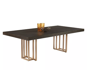 Table de salle à manger de style classique industriel moderne avec plateau rectangulaire en bois de manguier massif et base en métal finition laiton - Product Image 1