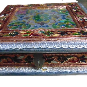 Boîte à fruits secs artisanale en laiton et bois gravé, plaquée or, style antique, modèle de boîte cadeau décorative indienne - Product Image 1