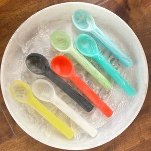 Cuillères en résine les plus vendues et les plus populaires avec finition fumée oxydée, ustensiles rustiques faits à la main pour la salle à manger, la cuisine et le service décoratif. - Product Image 1