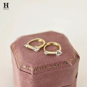 Pendientes Minimalistas de Oro de 14K con Dos Piedras, Tipo Huggie, con Diamantes Redondos Graduados, Pendientes Delicados de Línea Fina, Joyería Fina - Product Image 5