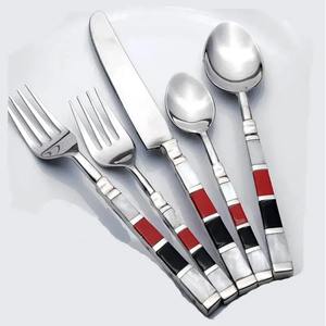 Ensemble de couverts en acier inoxydable, finition super polie miroir, durable et portable pour une présentation élégante de la table à manger et les fêtes - Product Image 1