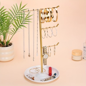 ที่วางเครื่องประดับแบบหลายแขนแนวตั้ง ประหยัดพื้นที่ สำหรับสร้อยคอและกำไลข้อมือ พร้อมฐานกลมที่มั่นคง ไม่พันกัน จัดแสดงได้อย่างเป็นระเบียบ - Product Image 3