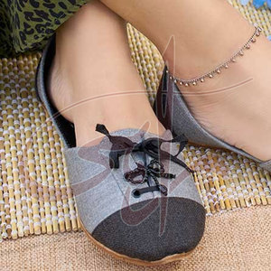 Chaussures en cuir véritable gris-noir à lacets, bout fermé, légères et durables, rehaussant votre style grâce à des détails contrastants sur le bout. - Product Image 5