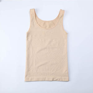 Venta al por mayor de tops de fitness sin costuras de alta calidad para mujer, con logo, ajuste ceñido, lisos, suaves, transpirables y de secado rápido. - Product Image 3