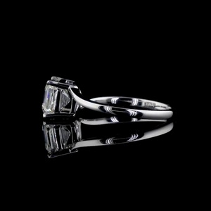 Anillo de compromiso y regalo de aniversario para ella, con diamante cultivado en laboratorio de 2.00 CT, corte Asscher clásico, relleno de oro blanco de 14K, certificado IGI - Product Image 3