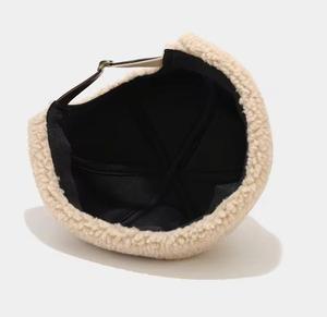 Bonnet unisexe en fausse fourrure avec cache-oreilles, couleur unie, chaud pour l'hiver, pour adultes, style décontracté en peluche réglable - Product Image 4