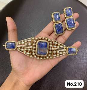 R.K. Juego de Collar Étnico Indio Chapado en Oro con Incrustaciones de Kundan y Aretes de Perlas de Imitación y Circonitas para Bodas y Fiestas - Product Image 4