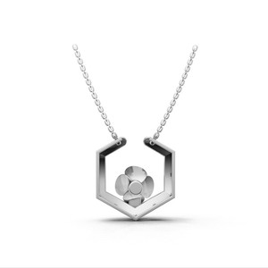 Collier pendentif floral hexagonal en or 18 carats avec pierre centrale ronde bleue et pierres rondes bleues de laboratoire - Product Image 2