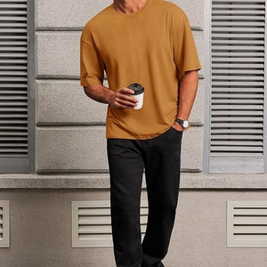 เสื้อยืดคอกลมแขนสั้นทรงโอเวอร์ไซส์สีพื้นสำหรับผู้ชาย ผ้าเจอร์ซีย์คอตตอนย้อมสีธรรมดา ความยาวปกติ - Product Image 2