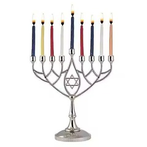 Chandelier élégant en métal à 9 bras, porte-bougie Menorah, décoration de table élégante pour la maison - Product Image 5