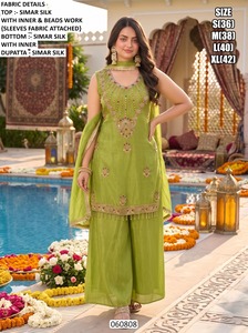 Conjunto de top bordado de seda color lavanda con pantalones palazzo y dupatta para mujer, ropa de boda estilo India-Pakistán - Product Image 2