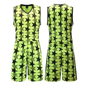 Uniformes d'équipe de basketball personnalisés en gros, maillots et shorts de basketball respirants, ensembles de vêtements de sport personnalisés - Product Image 1