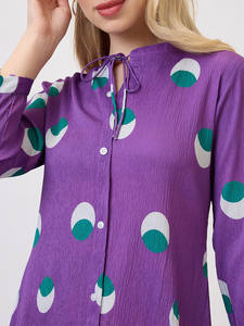 เดรสผ้าไหมสีน้ำเงินทรงเข้ารูปและบานออกช่วงกลางลำตัว คอทรงโอ แขนยาว ความยาวปกติ เย็บสำเร็จทั้งตัว ดีไซน์ทันสมัย เหมาะสำหรับงานปาร์ตี้ สำหรับสาวๆ - Product Image 2